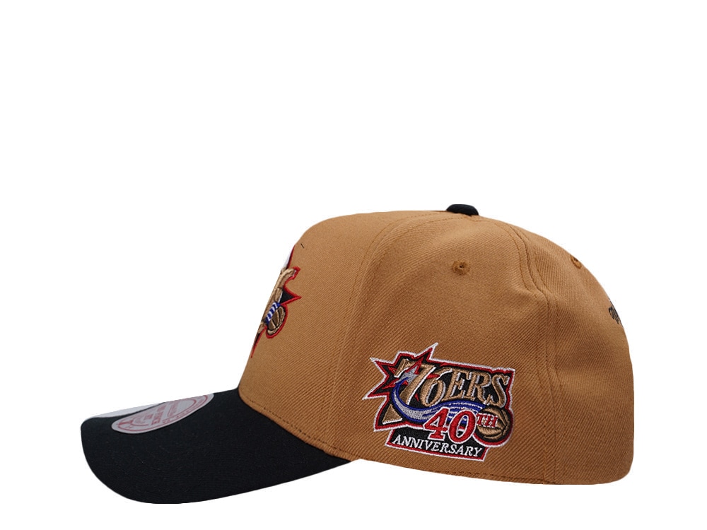 Mitchell & Ness Philadelphia 76ers NBA In The City Brown Edition Pro Pinch Fit Snapback Casquette
