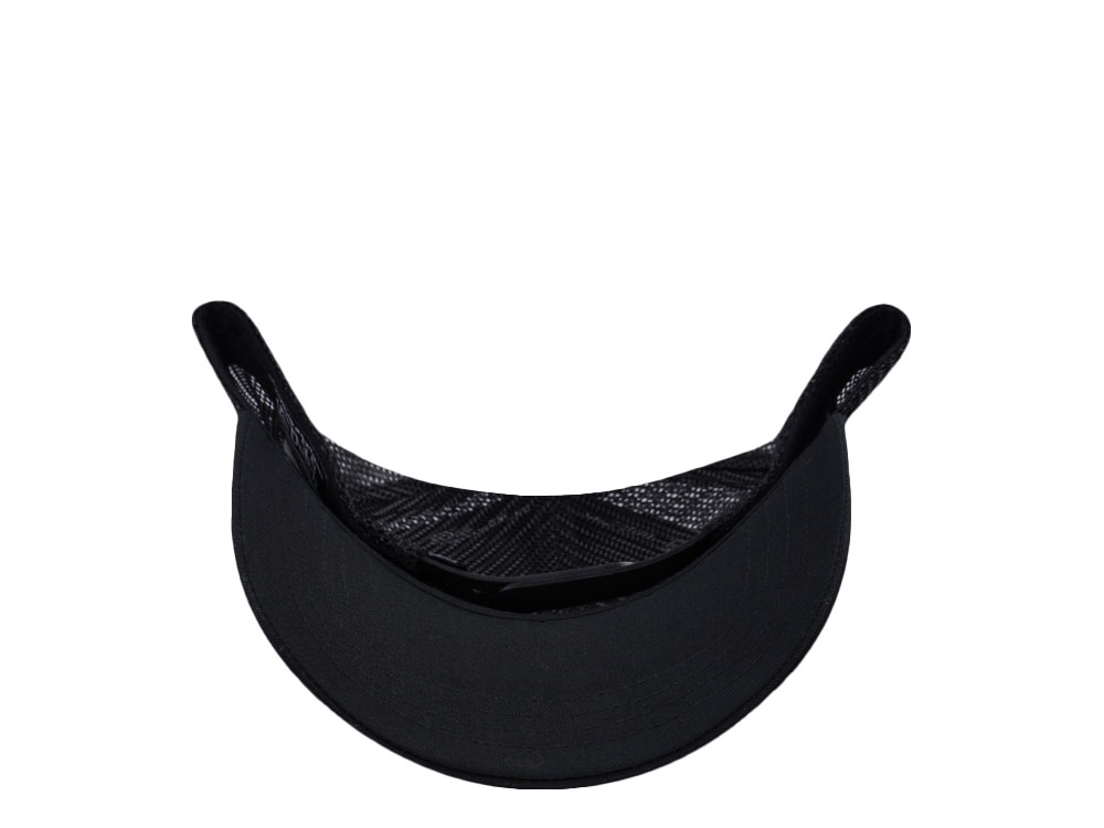 Von Dutch Oval Patch Black Trucker Snapback Casquette
