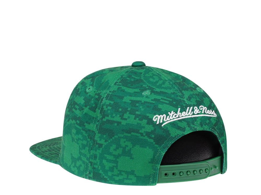 Mitchell & Ness Boston Celtics NBA Team Digi Camo Hardwood Classic Snapback Casquette