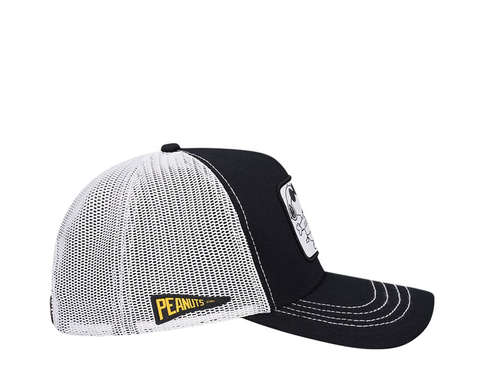 Capslab Snoopy Peanuts Black and White Trucker Snapback Casquette