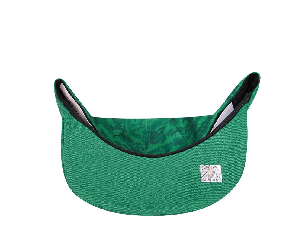 Mitchell & Ness Boston Celtics NBA Team Digi Camo Hardwood Classic Snapback Casquette