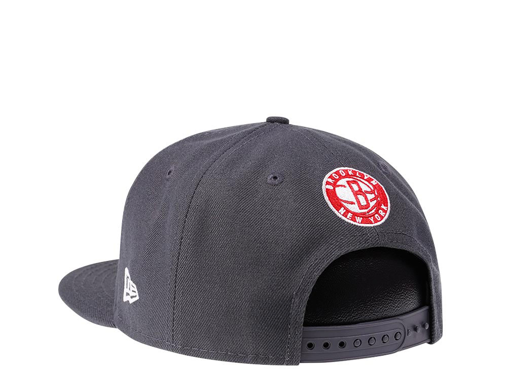 New Era Brooklyn Nets Graphite Red Edition 9Fifty Snapback Casquette