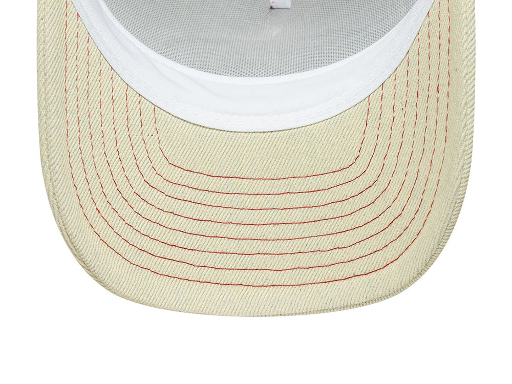 New Era Oval Patch Beige 9Forty Womens Trucker Snapback Casquette