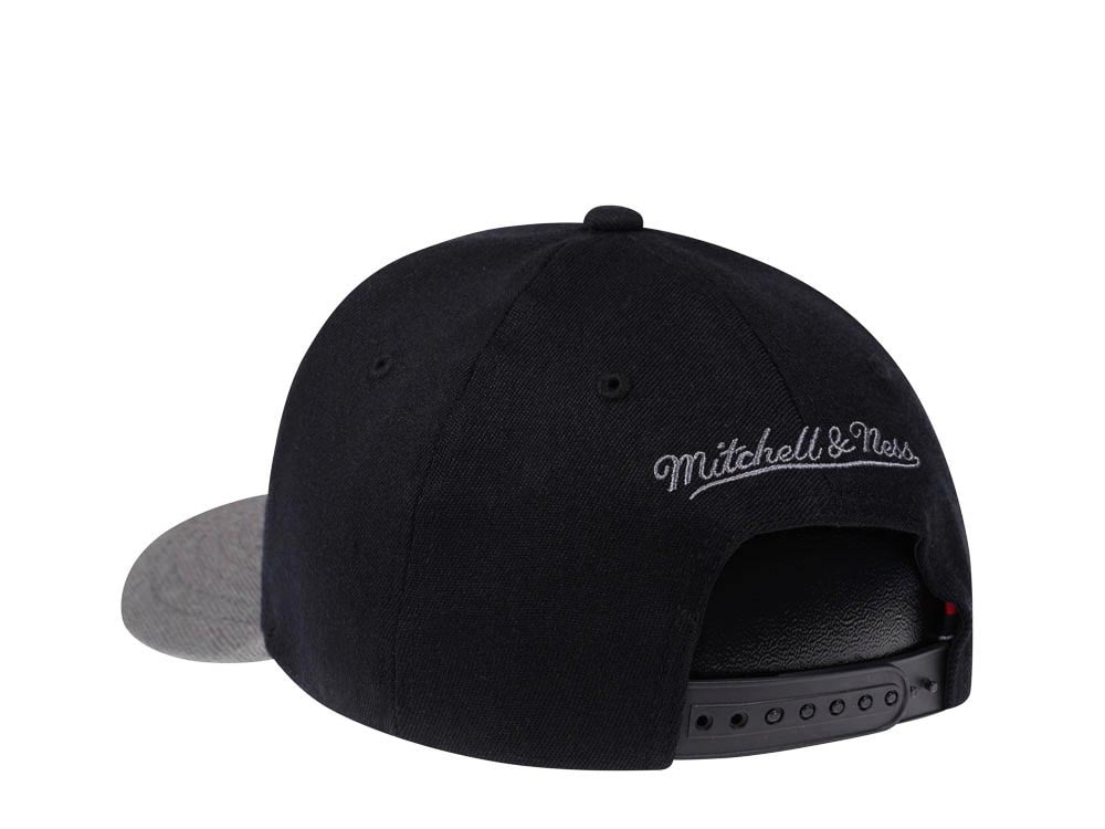 Mitchell & Ness Brooklyn Nets Two Tone Red Line Solid Flex Snapback Casquette