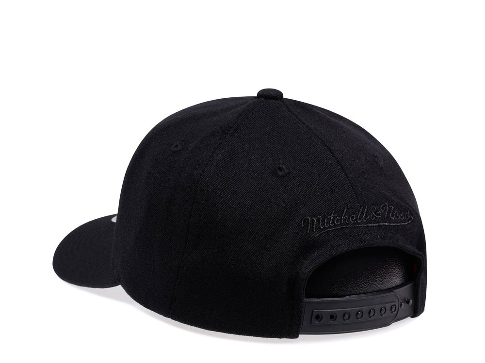 Mitchell & Ness Philadelphia 76ers Black Out Team Arch Red Line Flex Snapback Casquette