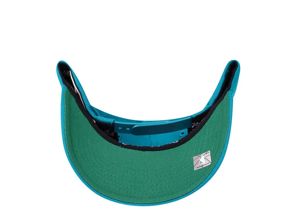 Mitchell & Ness Detroit Pistons Team Ground Red Line Solid Flex Teal Snapback Casquette