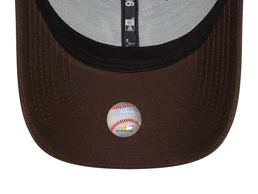 New Era New York Yankees League Essential Dark Brown 9Forty Strapback Casquette