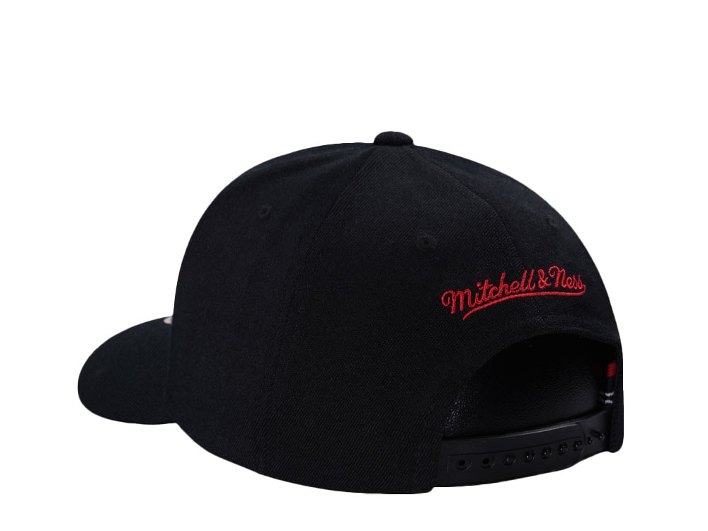 Mitchell & Ness Wrestlemania WWE Logo Classic Red Stretch Snapback Casquette