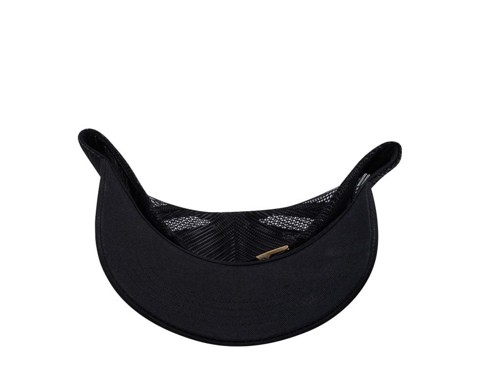 Von Dutch Oval Patch Black Edition Trucker Strapback Casquette