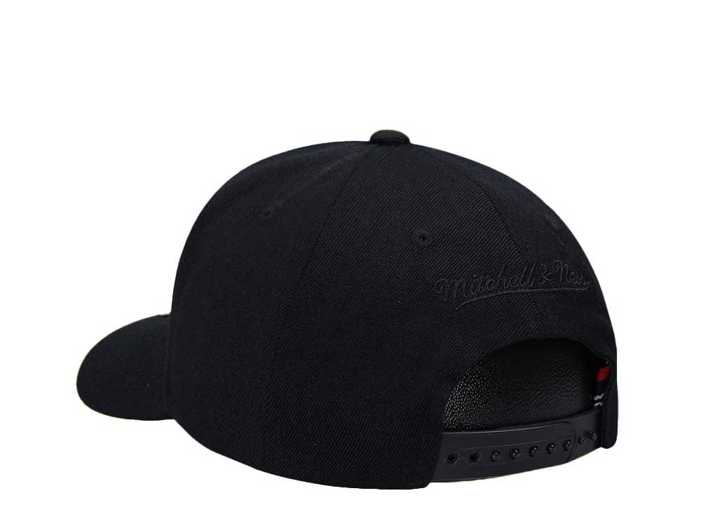 Mitchell & Ness Los Angeles Kings Black On Black Logo Classic Red Snapback Casquette