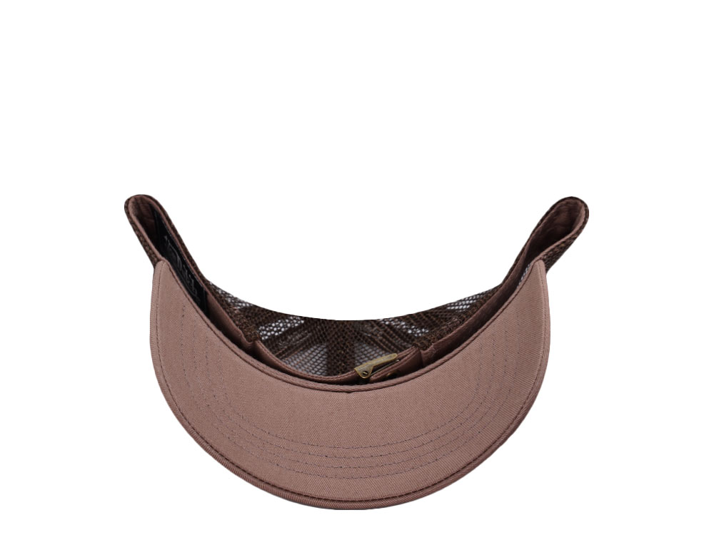 Von Dutch Oval Patch Brown Trucker Strapback Casquette