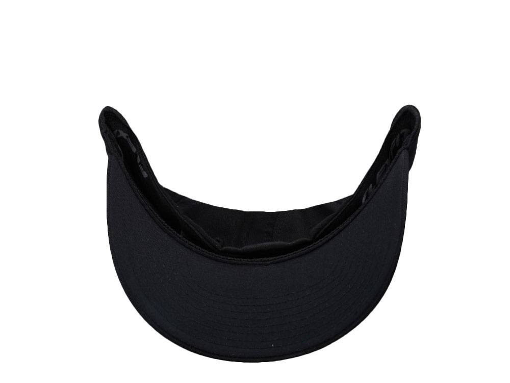 Yupoong Basic Black Curved Snapback Casquette