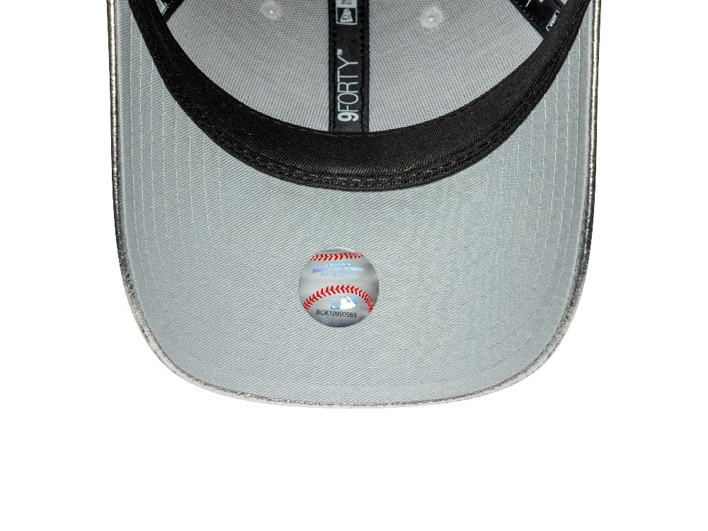 New Era New York Yankees Metallic Silver Womens 9Forty Strapback Casquette