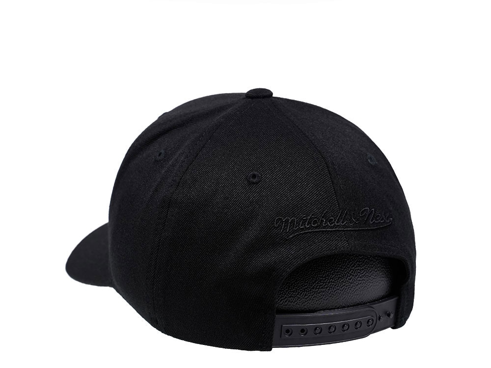 Mitchell & Ness Brooklyn Nets Liquid Chrome Red Line Flex Snapback Casquette