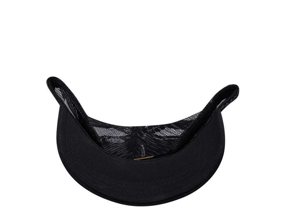 Von Dutch Oval Patch Black Edition Trucker Strapback Casquette
