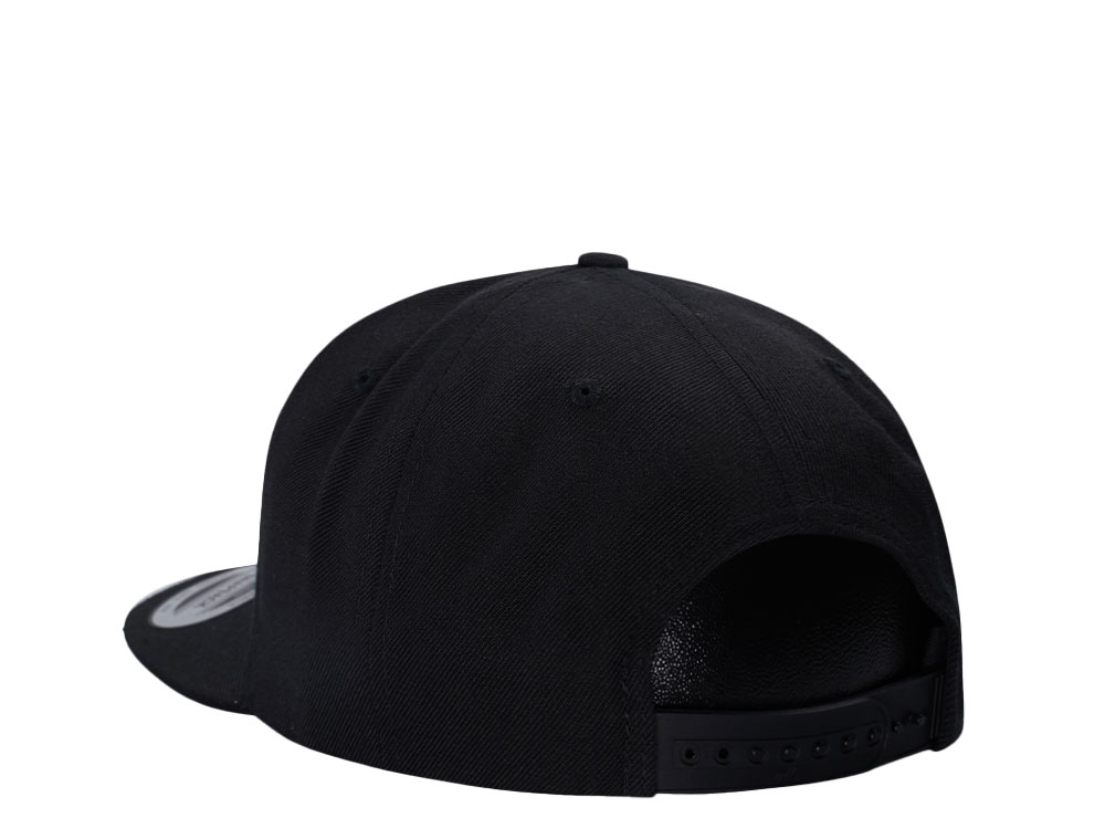 Yupoong Basic Black Snapback Casquette
