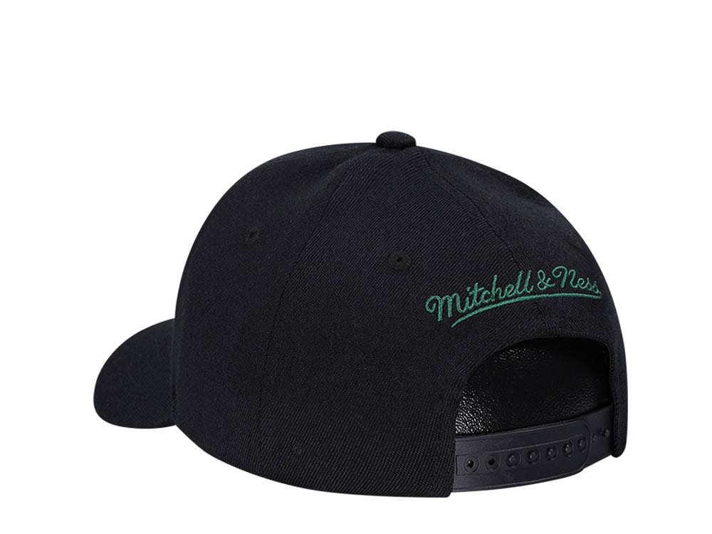 Mitchell & Ness Milwaukee Bucks High Crown 6 Panel Classic Red Line Flex Snapback Casquette