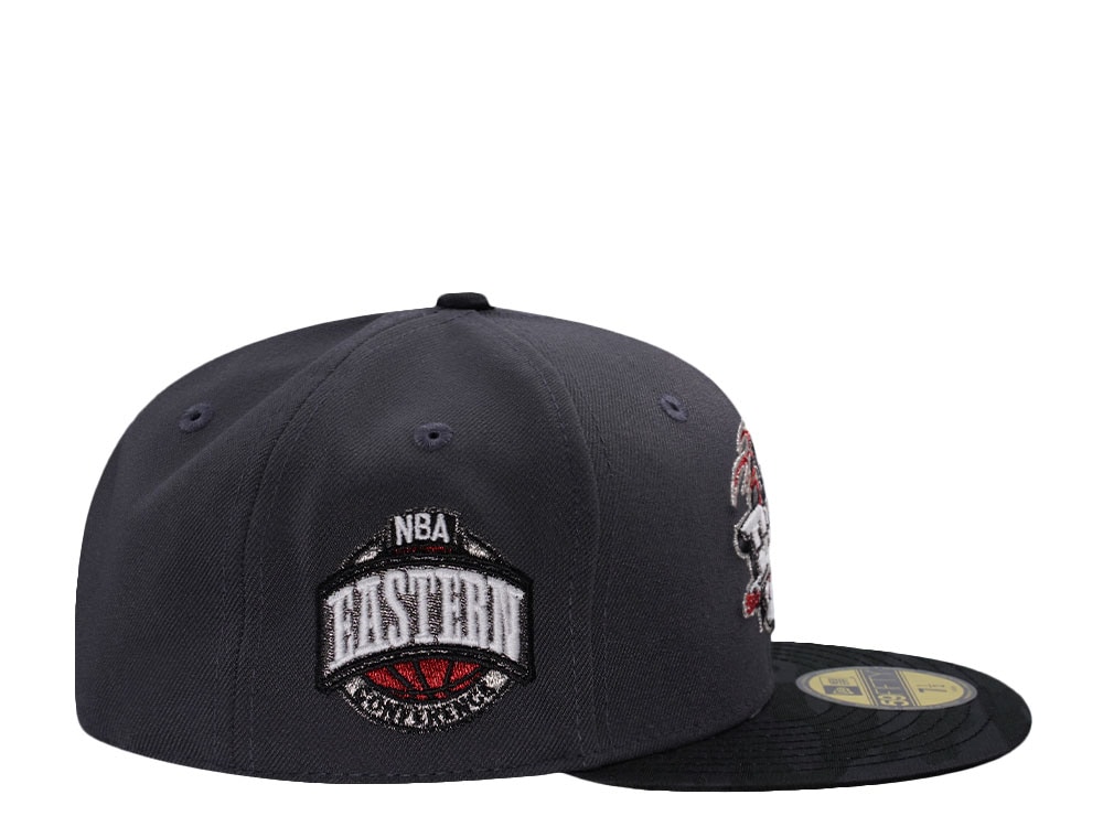 New Era Detroit Pistons NBA Eastern Conference Dark Gray Glow In The Dark Moon Edition 59Fifty Fitted Casquette