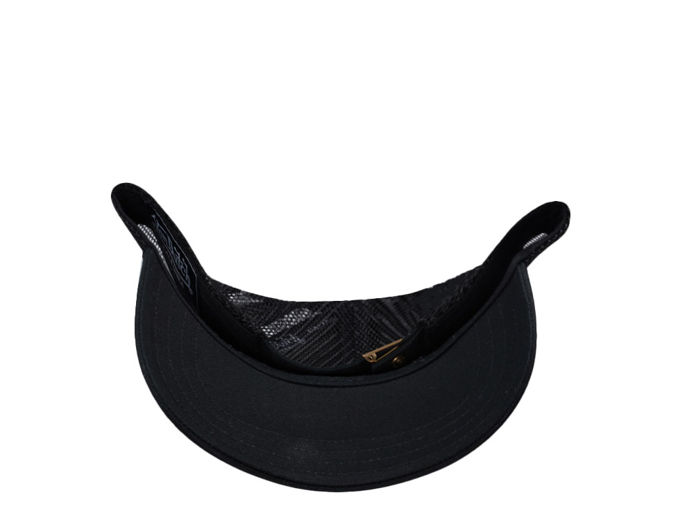 Von Dutch Oval Patch Black Trucker Snapback Casquette