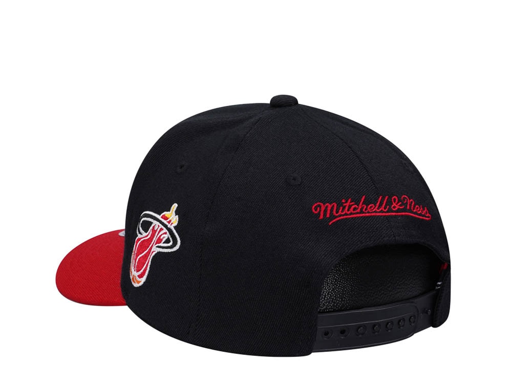Mitchell & Ness Miami Heat Script 2.0 Black Two Tone Red Line Flex Snapback Casquette