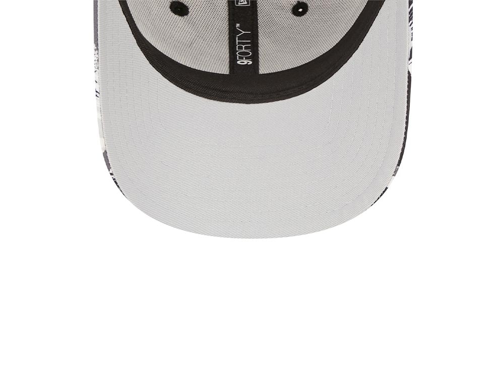 New Era New York Yankees Painted Black 9Forty Strapback Casquette