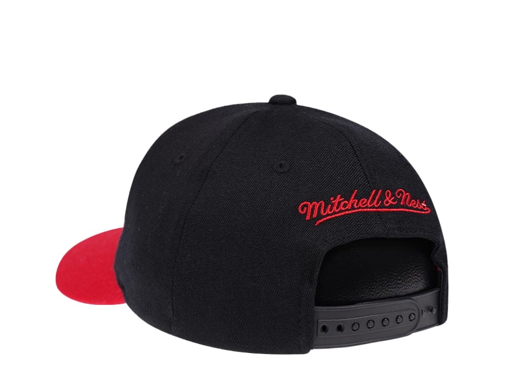 Mitchell & Ness Toronto Raptors Team Two Tone Red Line Solid Flex Snapback Casquette