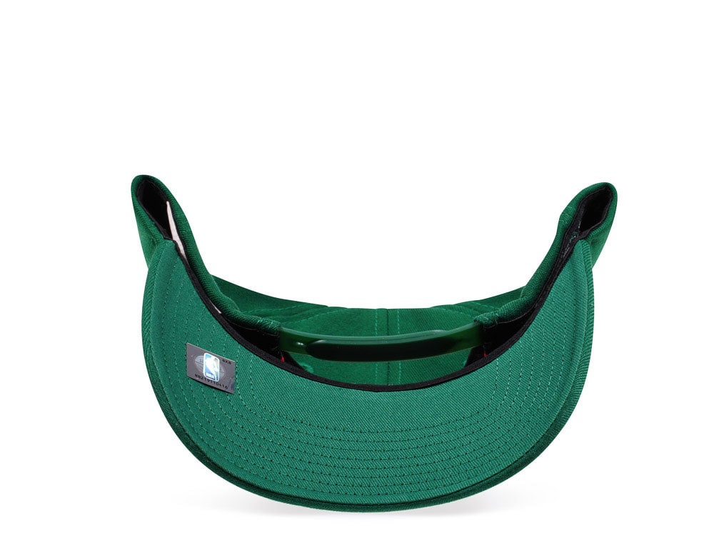 Mitchell & Ness Milwaukee Bucks Saint Red Line Flex Snapback Casquette