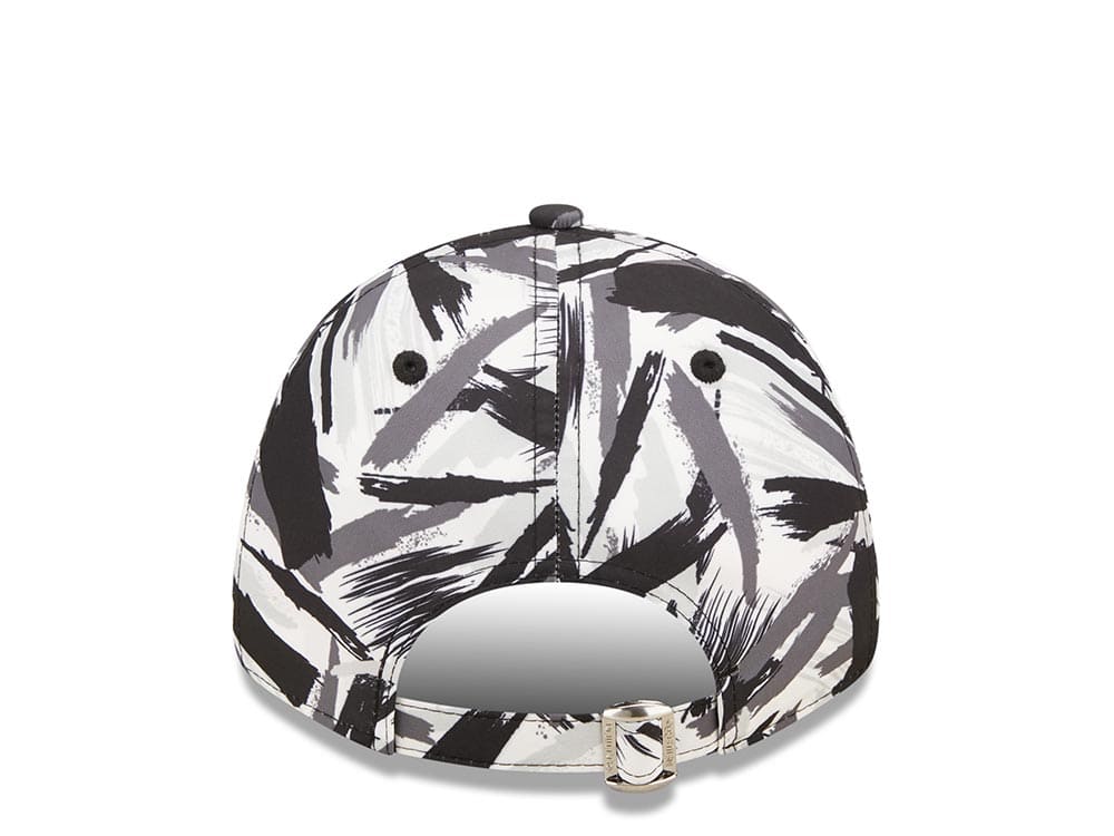 New Era New York Yankees Painted Black 9Forty Strapback Casquette