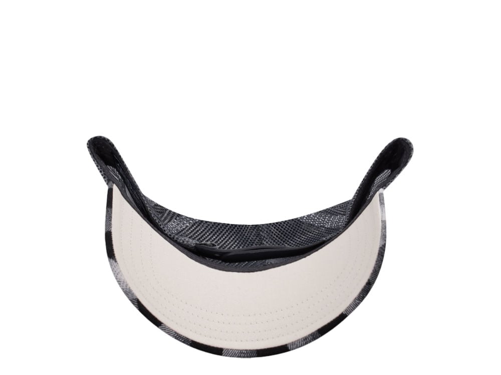 Von Dutch Square Patch Black White Trucker Snapback Casquette